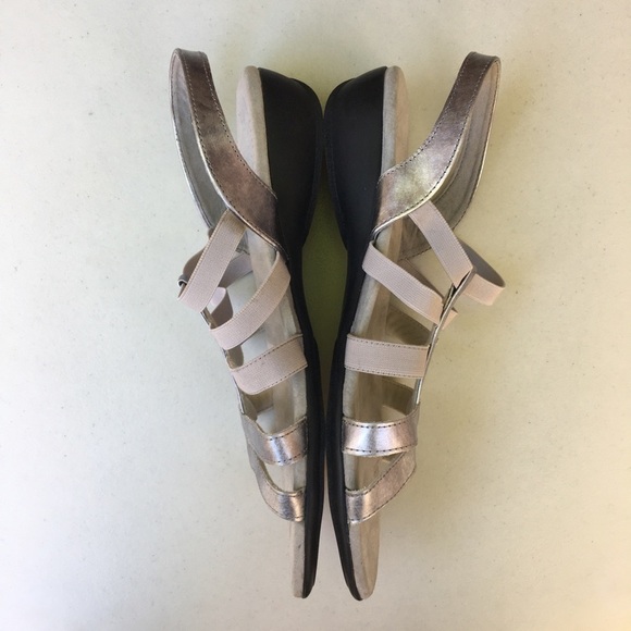 NEW MUNRO Bev Silver Sandals Size 9.5 Wide Width Comfort Shoe - Picture 3 of 8